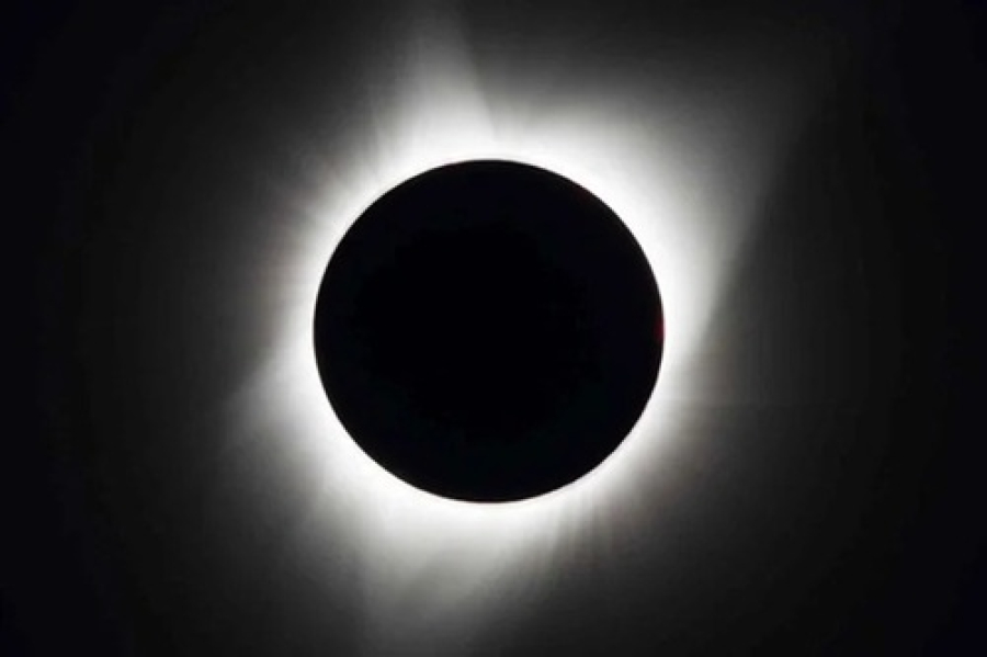  Eclipse solar total vai escurecer o céu  