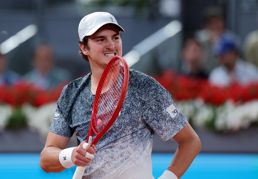 João Fonseca oscila e cai no Roma Open