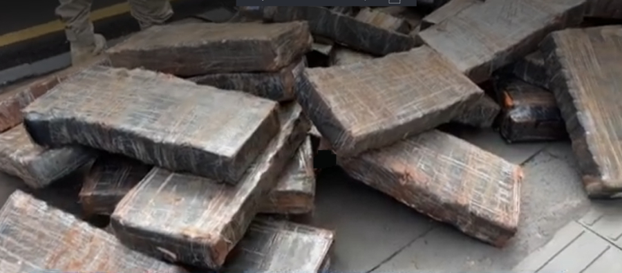 PRF apreende quase R$ 2 milhões em drogas após caminhão sofrer pane seca  