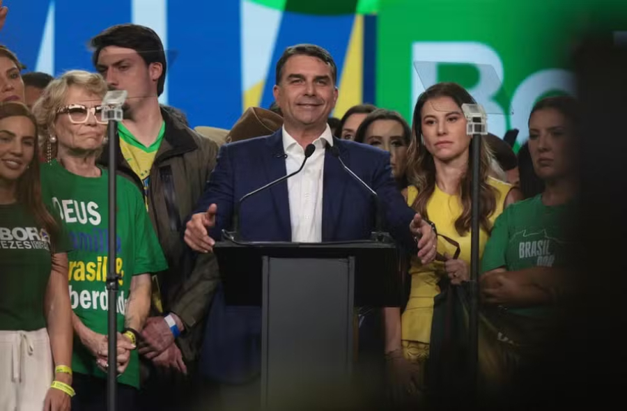 PL confirme candidatura de Flávio Bolsonaro.
