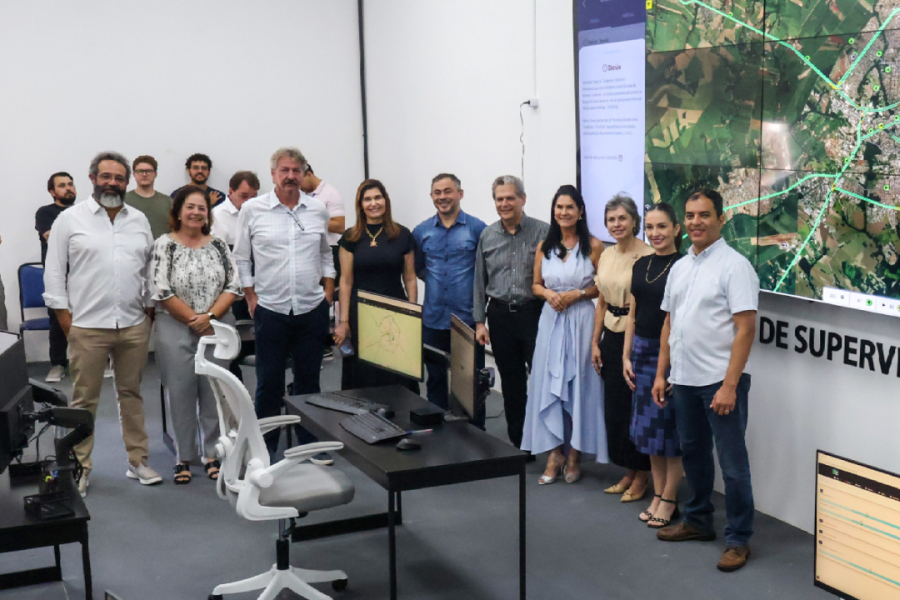 Maringá inaugura centro que monitora ônibus em tempo real 