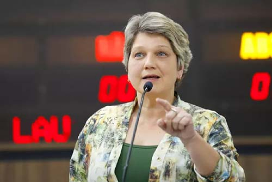 Cris Lauer pede retirada da candidatura a deputada.