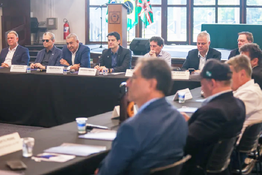 Prefeitos do Paraná discutem futuro das cidades.