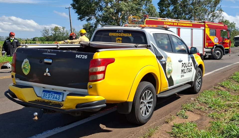 Motorista fica ferido após veículo sair da pista.