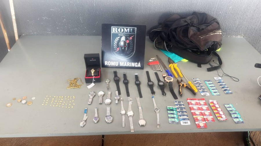 ROMU prende suspeitos e recupera relógios furtados.