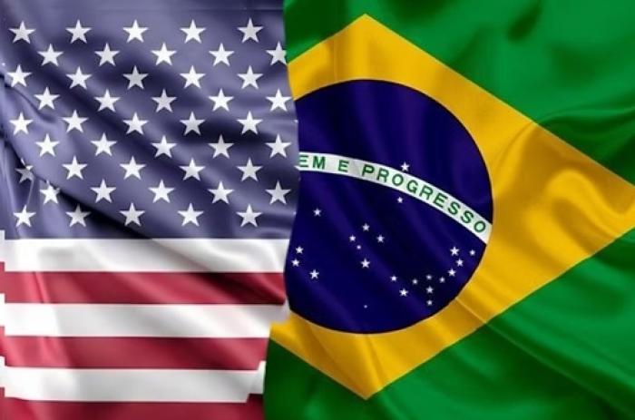 Tornozeleira com grife americana?