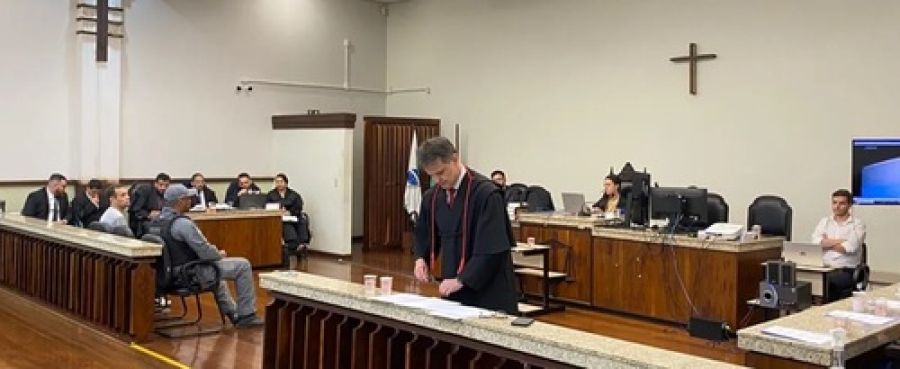 Réu condenado a 19 anos por homicídio qualificado.