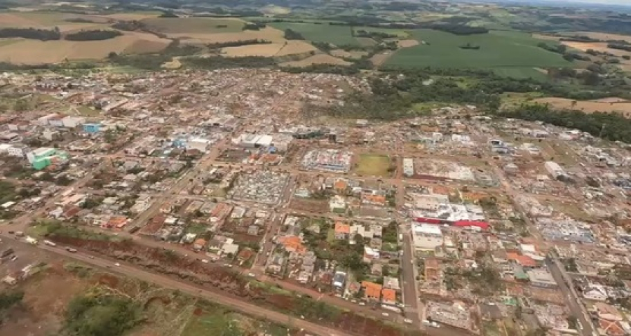 Gleisi comanda apoio federal a vítimas de tornado no PR.