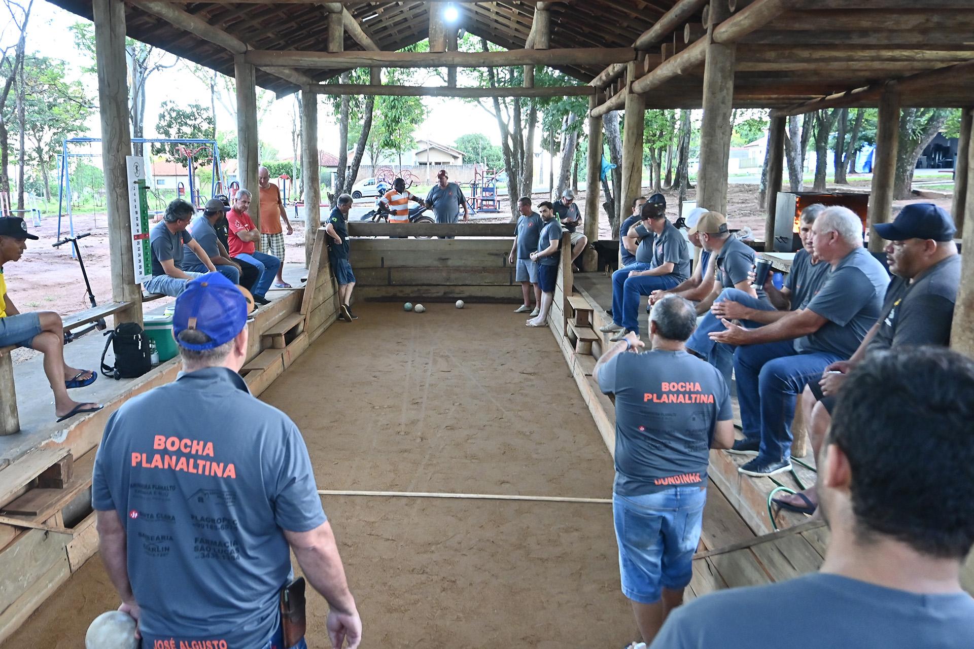 Grupo mantém viva a tradição do jogo de bocha