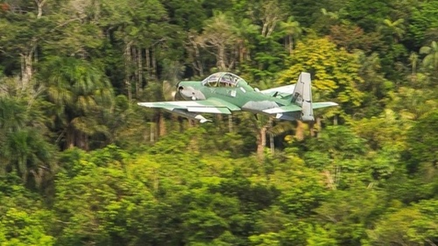 FAB localiza avião desaparecido que caiu no Amazonas.