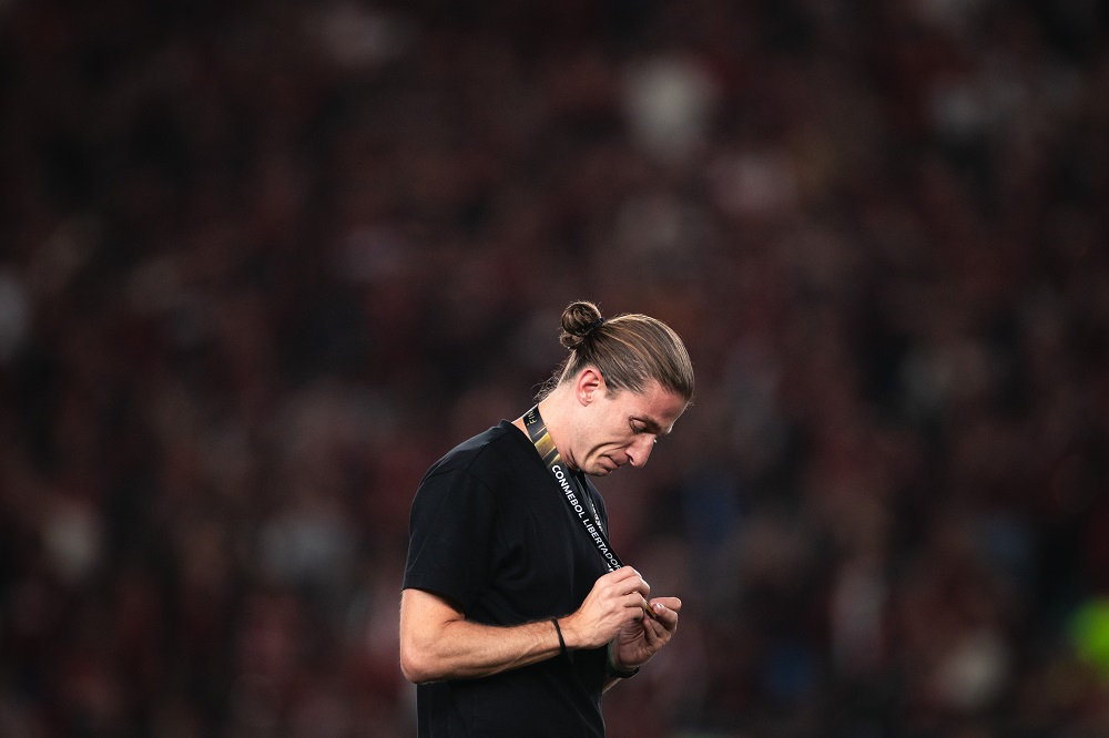 Filipe Luís iguala feito de Renato Gaúcho 