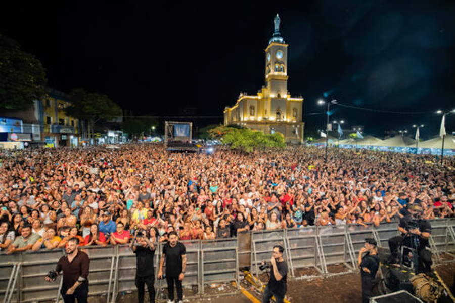 A festa dos 82 anos de  Apucarana.