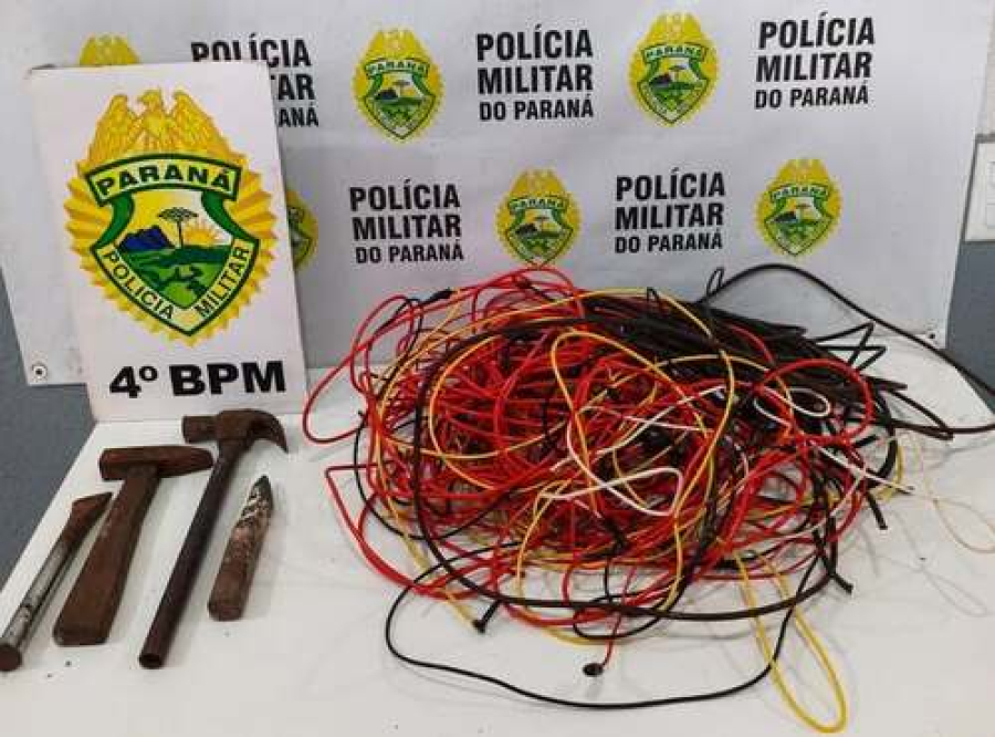 Flagrado roubando fiação elérica.