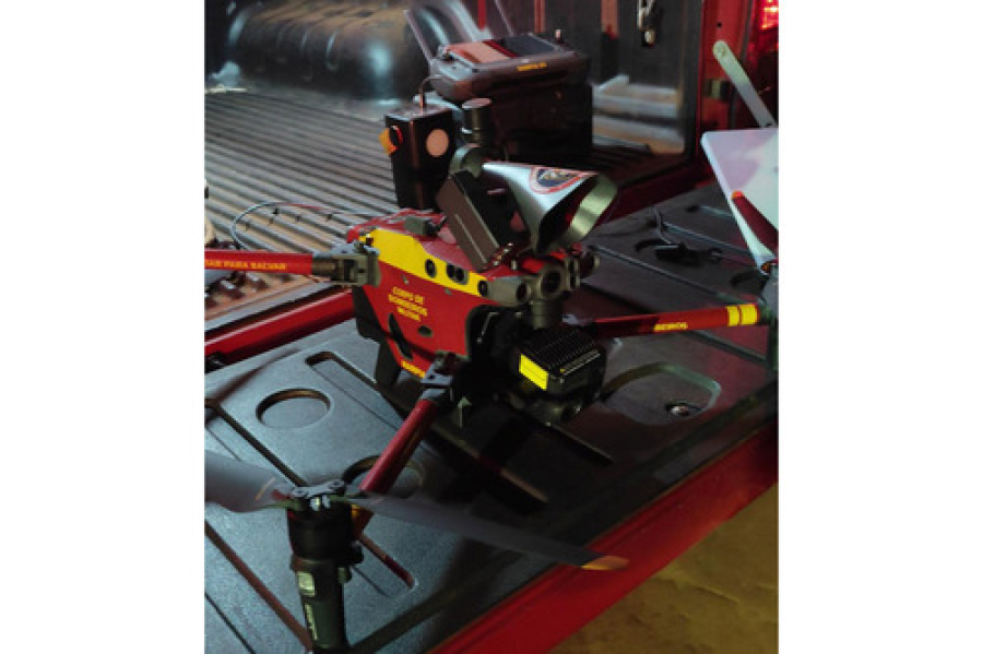 Bombeiros encontram homem desaparecido.