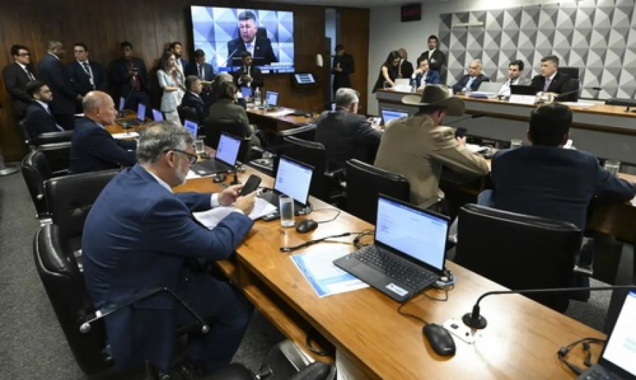 Ausência de Vorcaro provoca revolta entre parlamentares