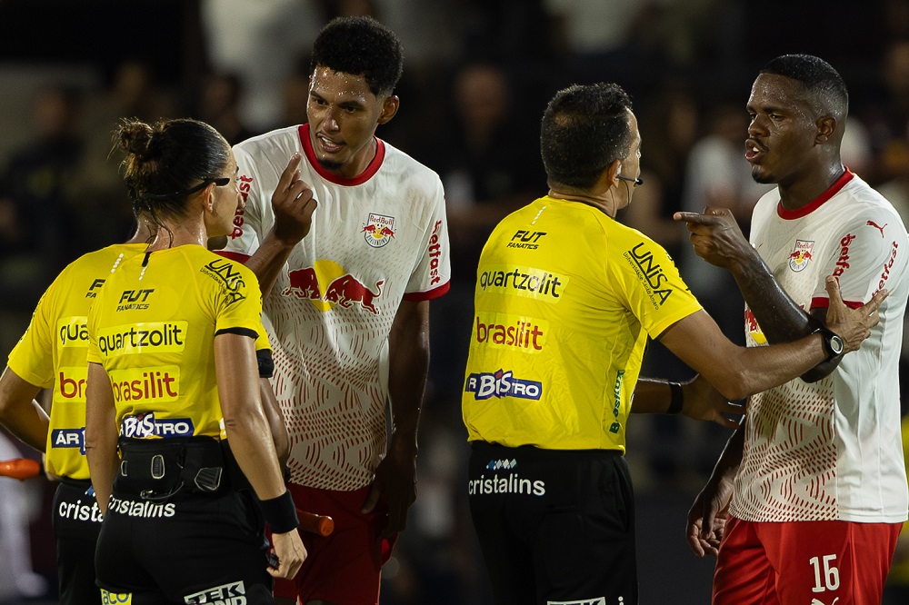 Bragantino pune zagueiro e aplica multa 