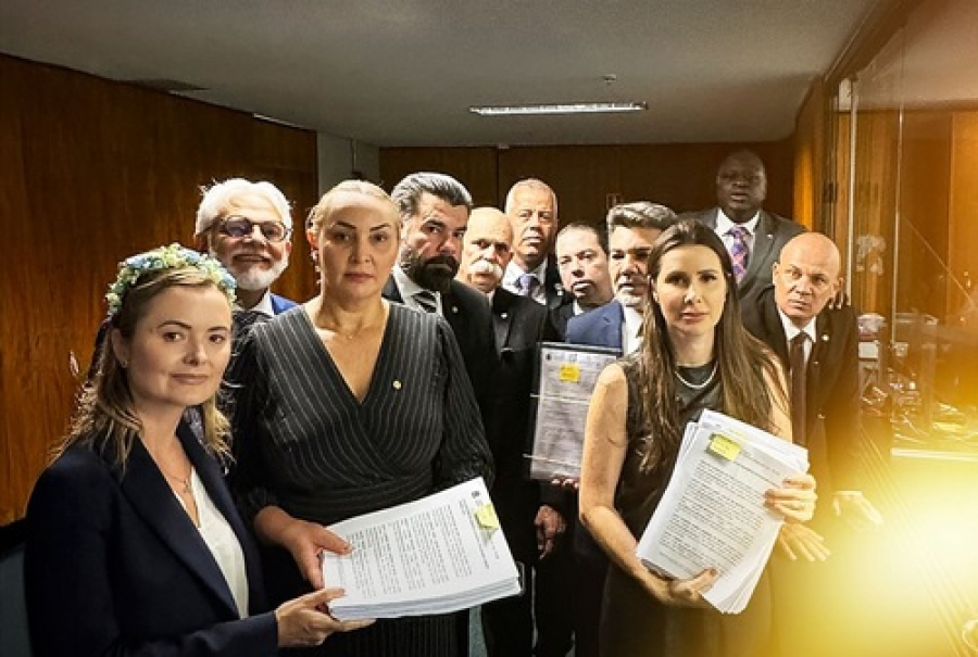 Protocolado 16 pedidos de impeachment no STF