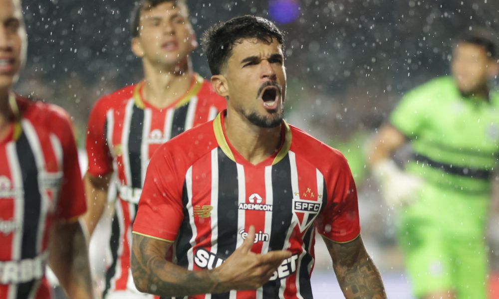São Paulo vence Coritiba pelo Brasileirão