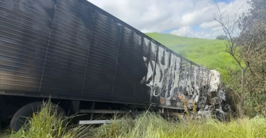 Motorista morre carbonizado na BR 376