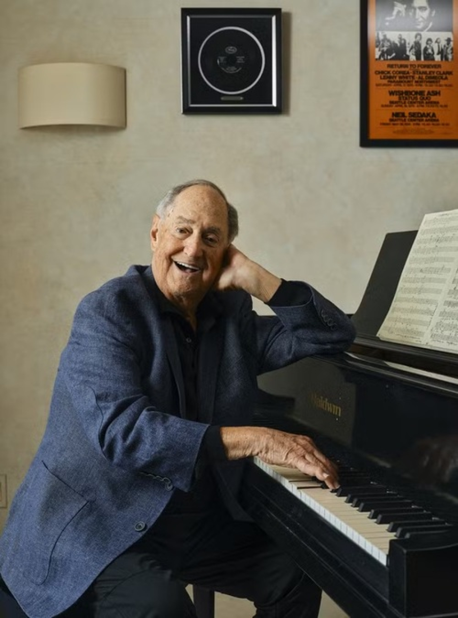 Morre Neil Sedaka, cantor lendário, aos 86 anos