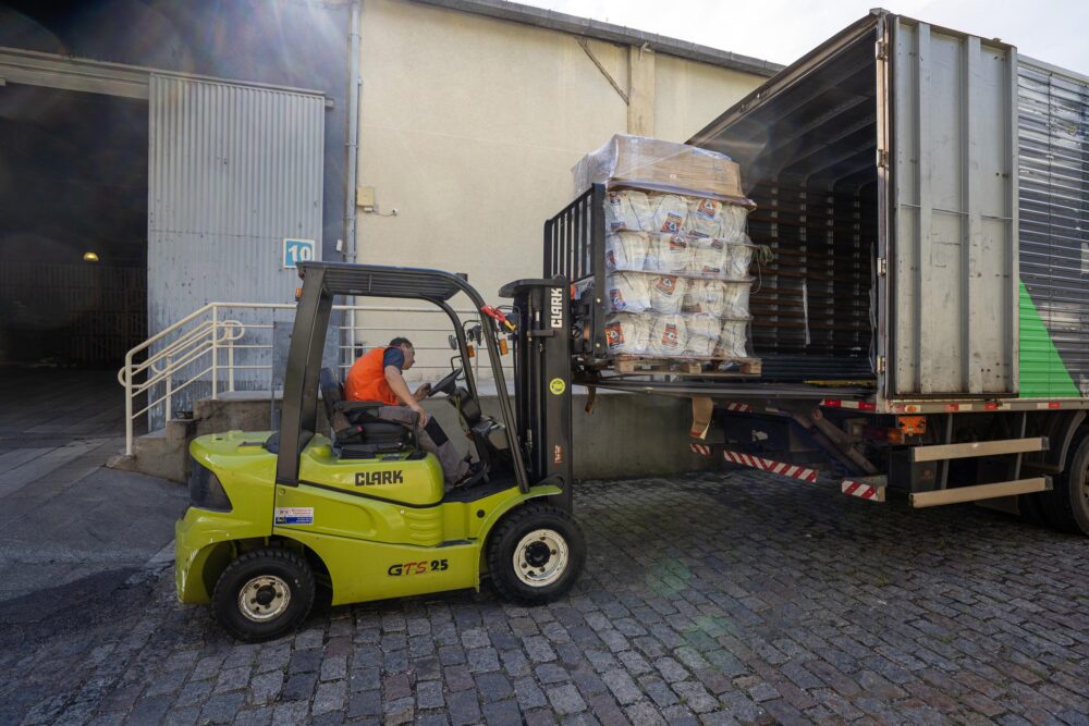 Paraná envia ajuda a vítimas das enchentes 