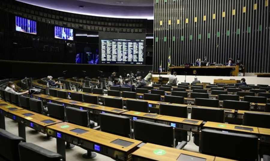 Câmara discute PEC da Segurança e Senado ouve CPI do INSS