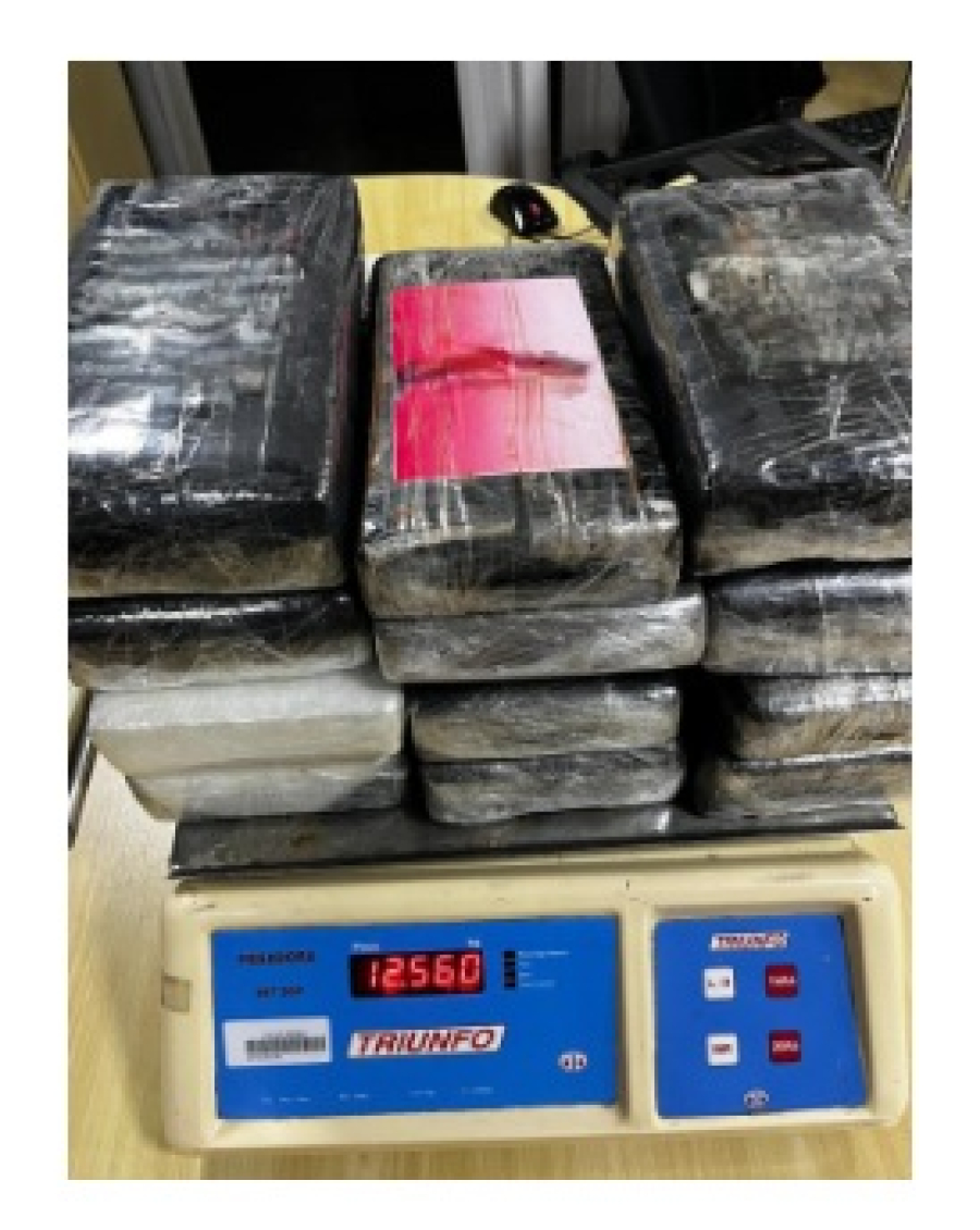 PF prende homem que tentava enviar cocaína, no Porto de Paranaguá