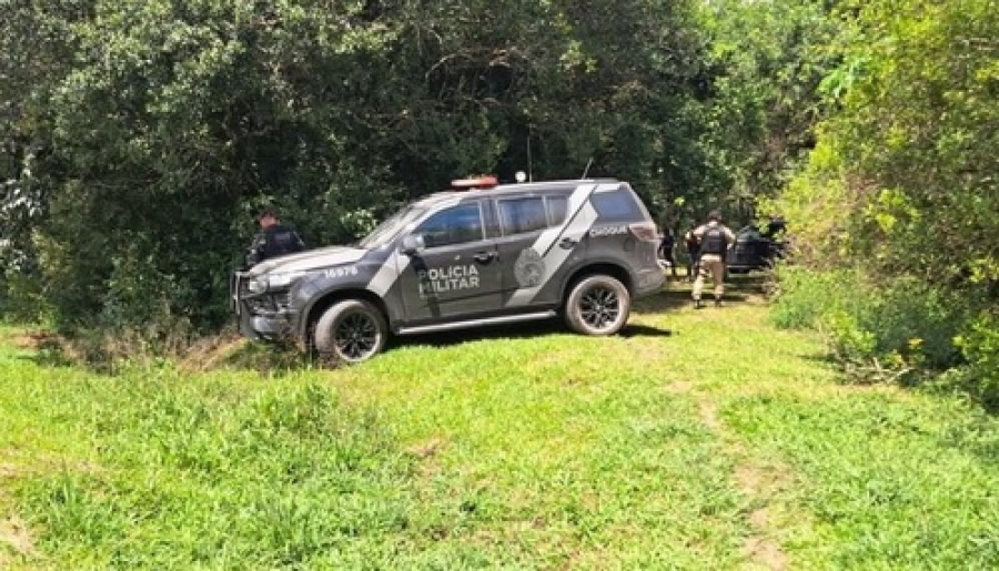 PM localiza criança e apreende drogas.