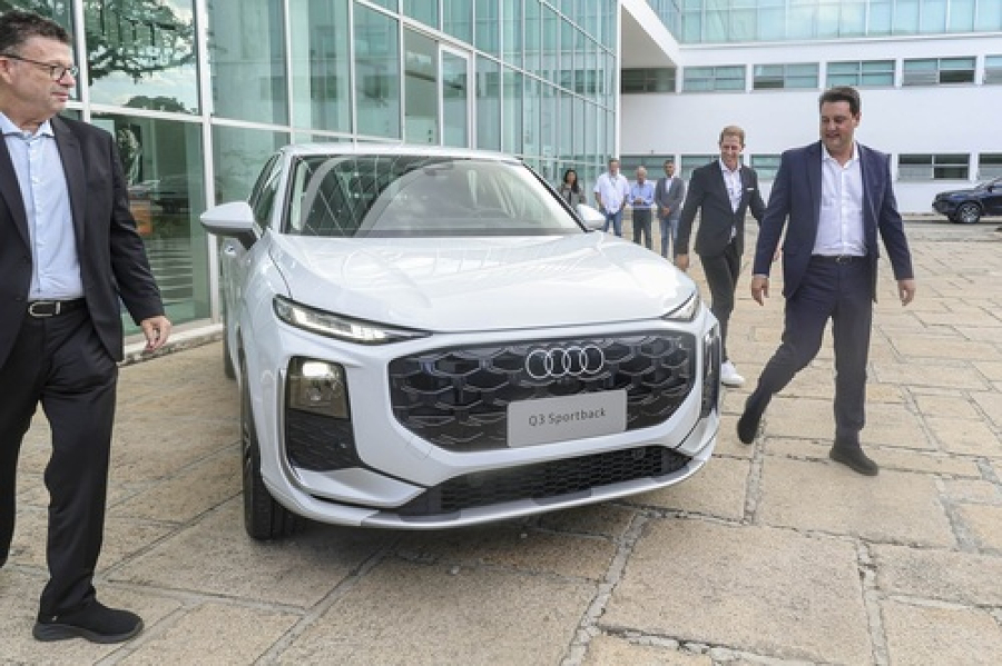 Ratinho Jr. conhece os novos carros da AUDI
