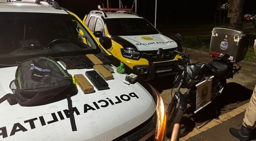 Motociclista preso com a erva e munições