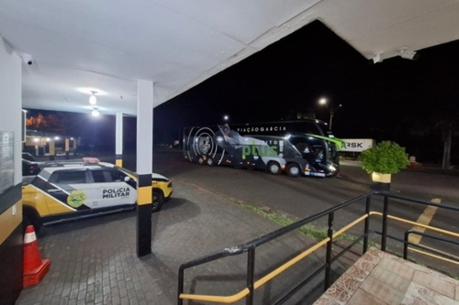 Piratas do asfalto atiram em ônibus 