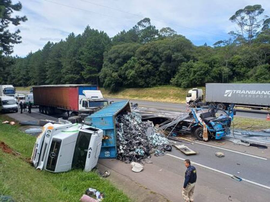 Acidente interdita rodovia BR-116