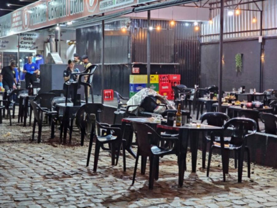 Homem é executado a tiros enquanto estava com a  familia