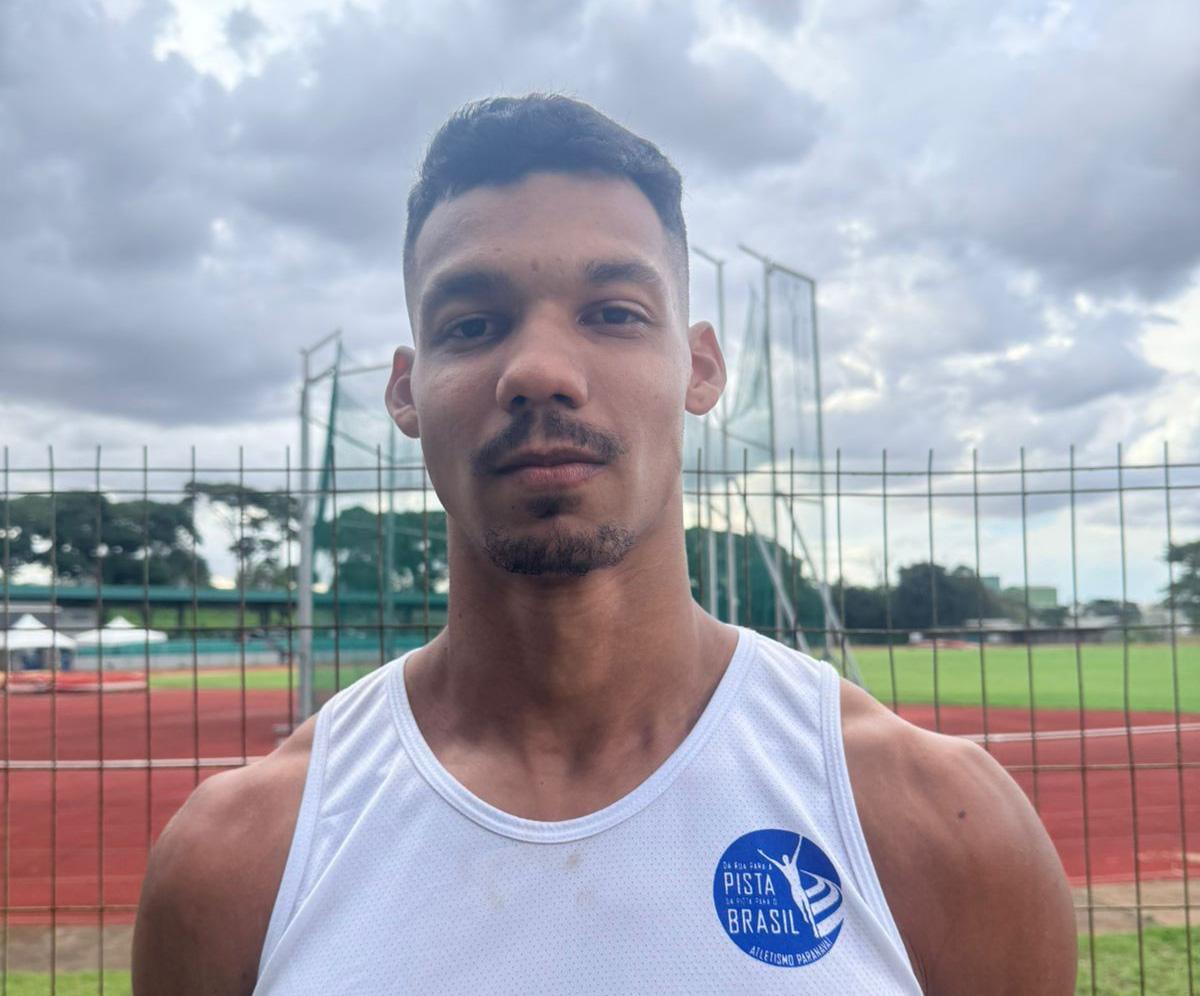 Atleta lidera salto em distância