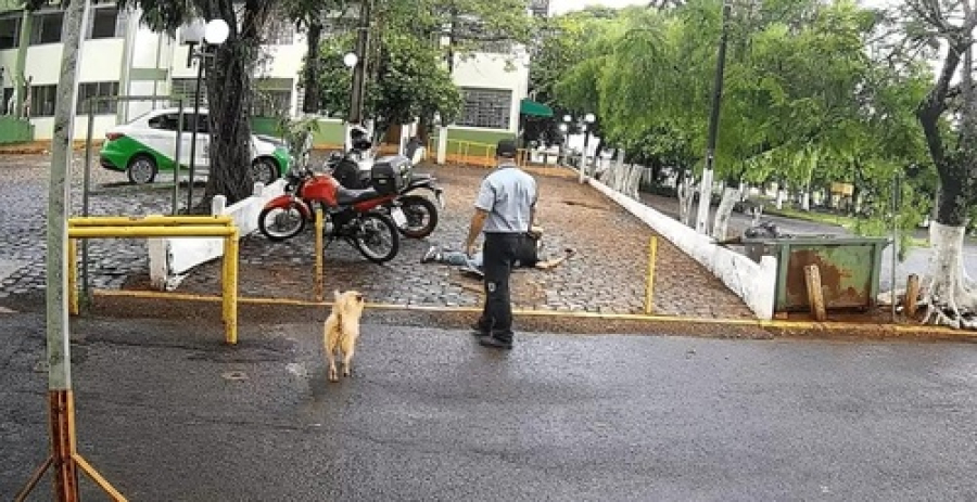 Polícia autua segurança que presenciou roubo e não ajudou vítima