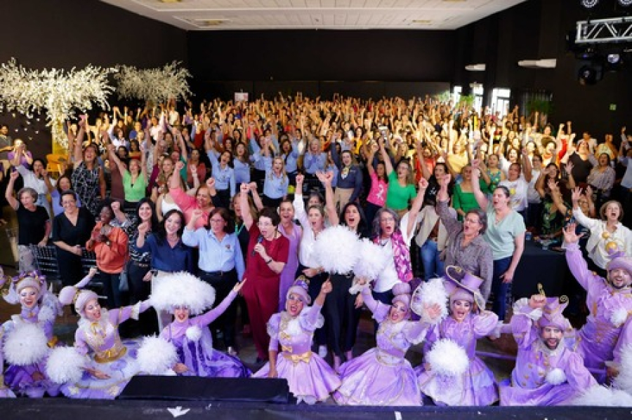 Mais de 400 mulheres participam de evento no Parque do Japão 