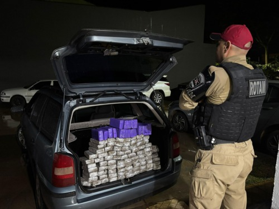 Motorista foge deixando 62 kg de maconha 