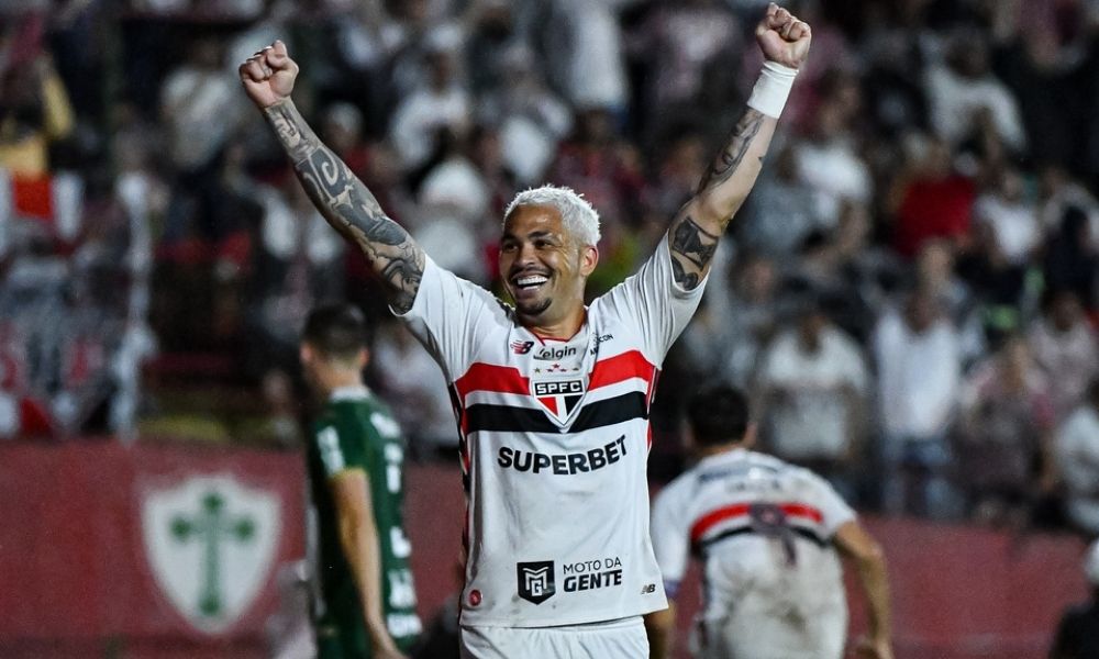 São Paulo vence Chapecoense 