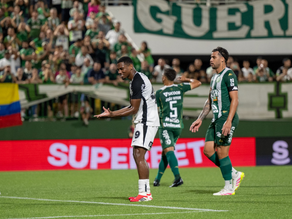 Corinthians fica no 0 a 0 contra a Chapecoense