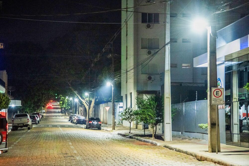 Paranavaí troca de lâmpadas amarelas por LED