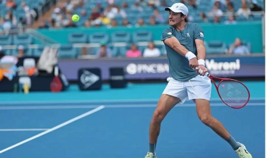 João Fonseca é superado por Carlos Alcaraz