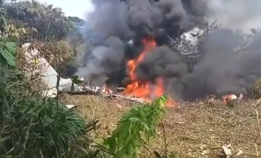 Avião militar cai na Colômbia com 125 pessoas