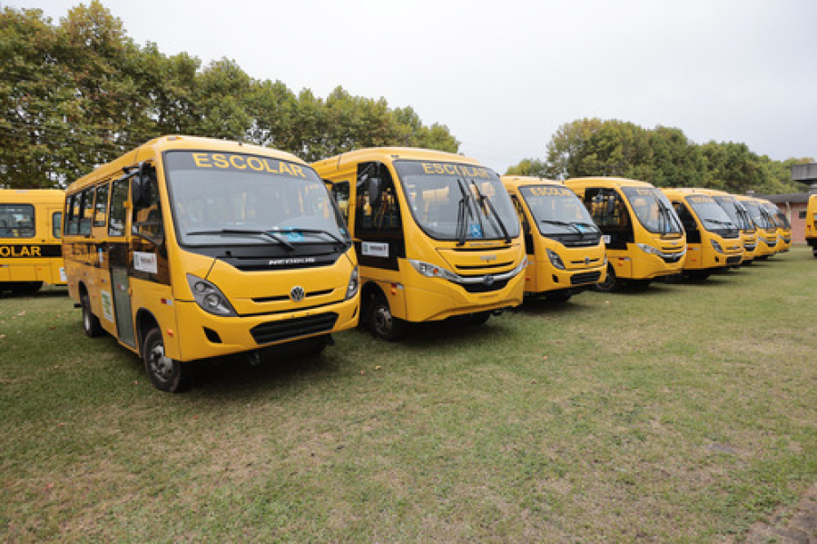 Estado começa a entrega de 687 ônibus escolares