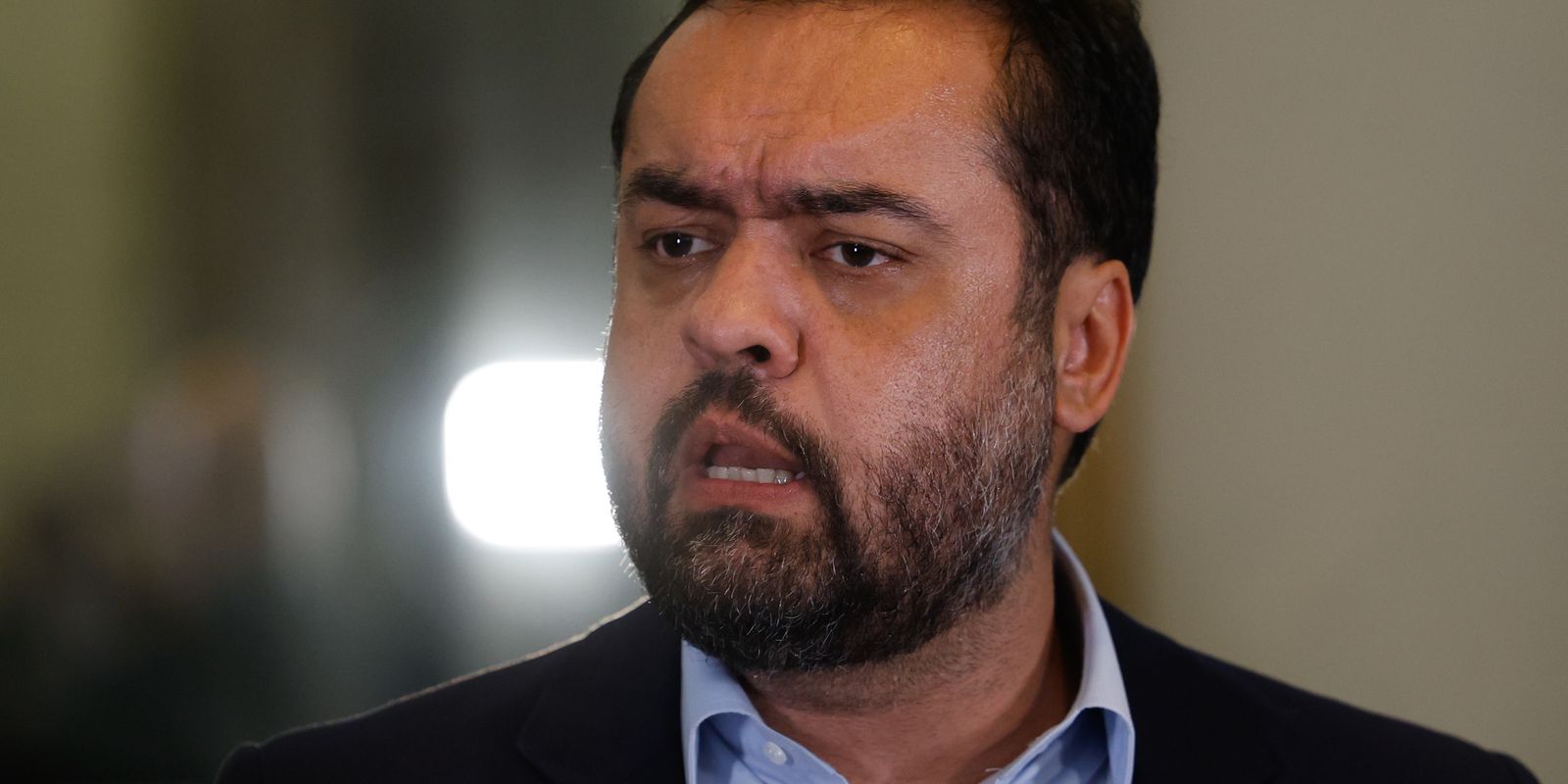 Castro diz que sai do governo de cabeça erguida