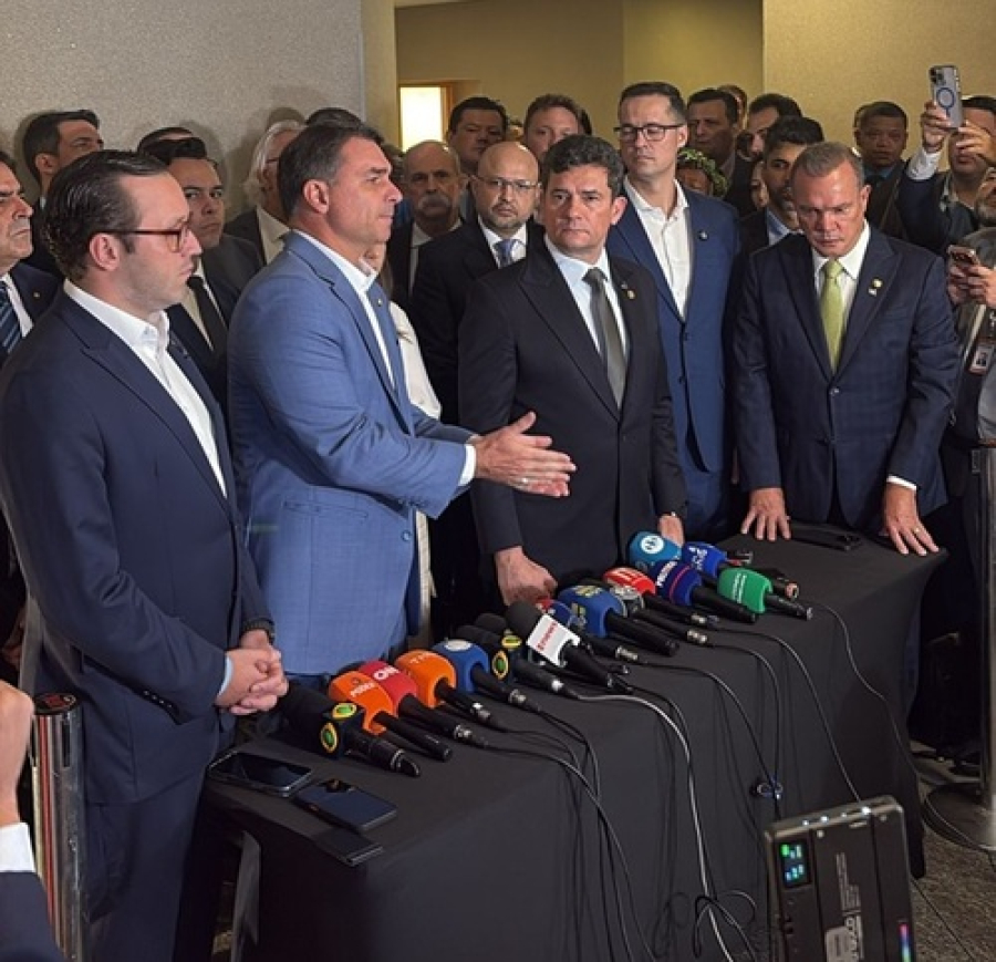 O recado de Flávio Bolsonaro para o Paraná