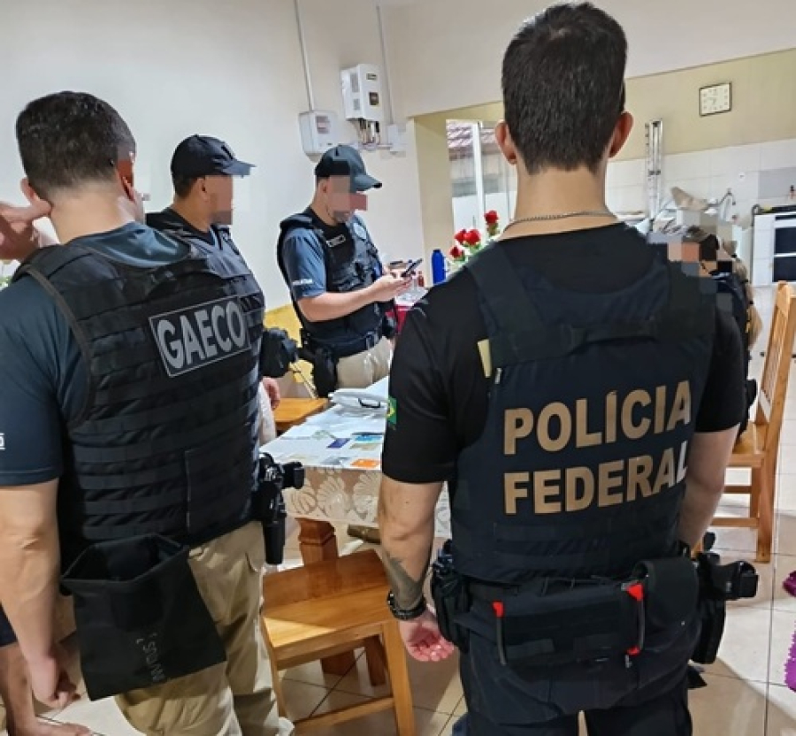 Gaeco e PF prendem policiais suspeitos.