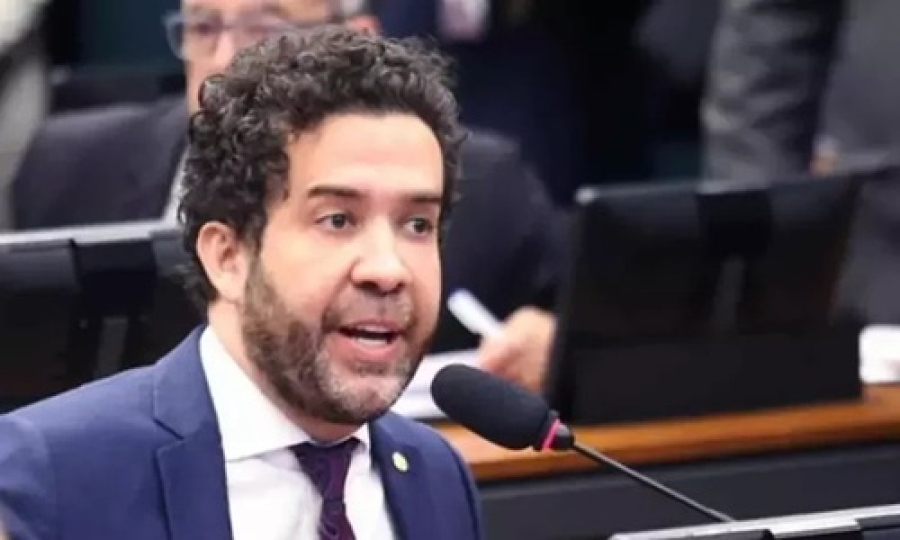 OAB Minas deve expulsar André Janones.