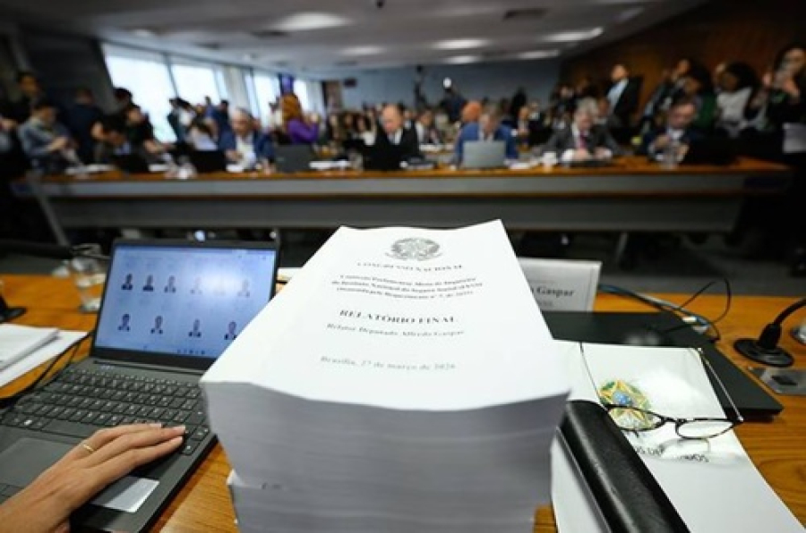 Veja nomes de quem votou contra relatório