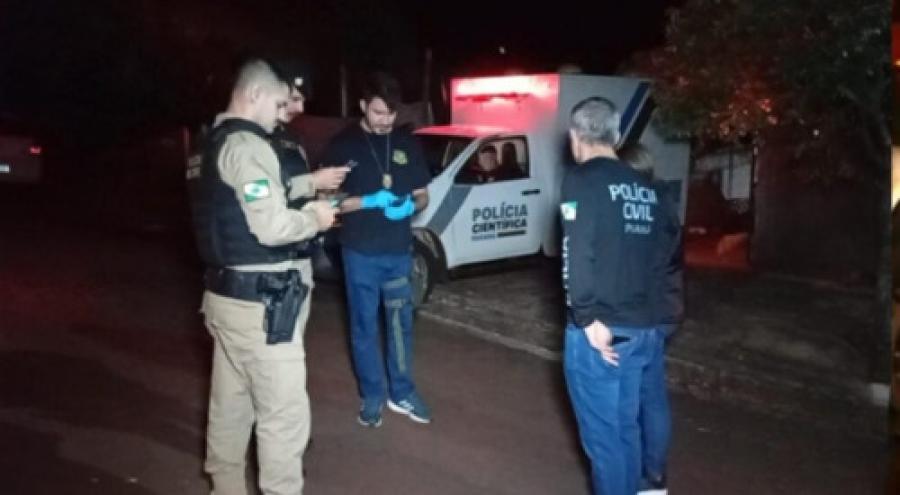 Mulher é morta a facadas na frente da filhinha