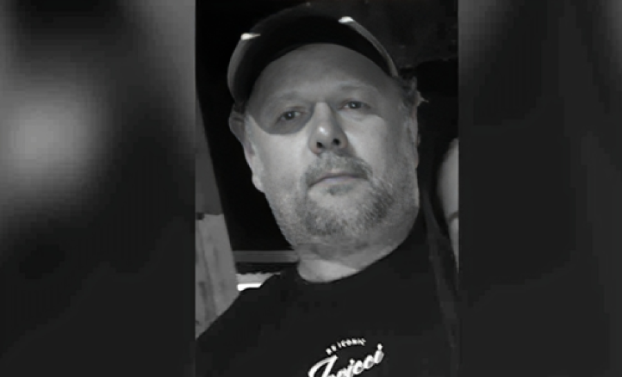 Mulher presa como suspeita, por matar o marido.